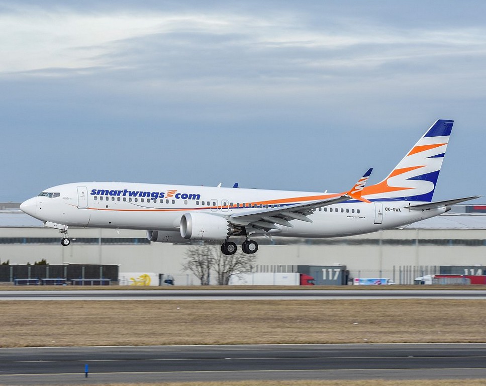 A százhúsz éves IBUSZ SmartWings Boeing 737-800 charter járatain a profi pilótáknak köszönhetően garantáltan kényelmes fel- és leszállásokat tapasztalhatnak.