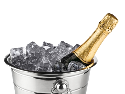 A százhúsz éves IBUSZ charter járatain felszolgált prémium minőségű alkoholos italok közt utasaink választhatják a pezsgőt.