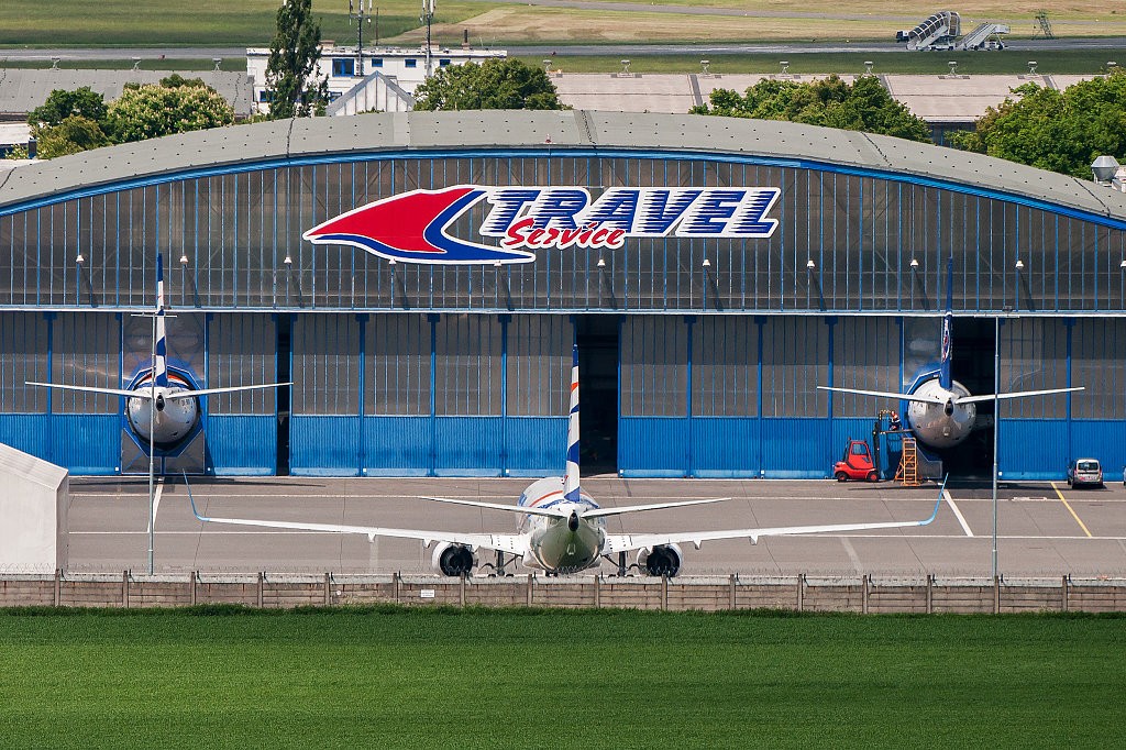 A százhúsz éves IBUSZ SmartWings Boeing 737-800 charter járatain a legmodernebb és legbiztonságosabb gépekkel juthatnak el álmaik nyaralására és vissza.