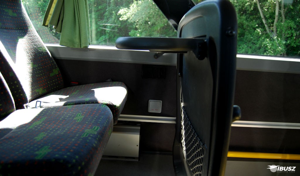 Az IBUSZ által szervezett Halkidiki expressz buszjárat járművein nagy méretű ablakok találhatóak, így az utasok kényelmesen élvezhetik az út során a kilátást.