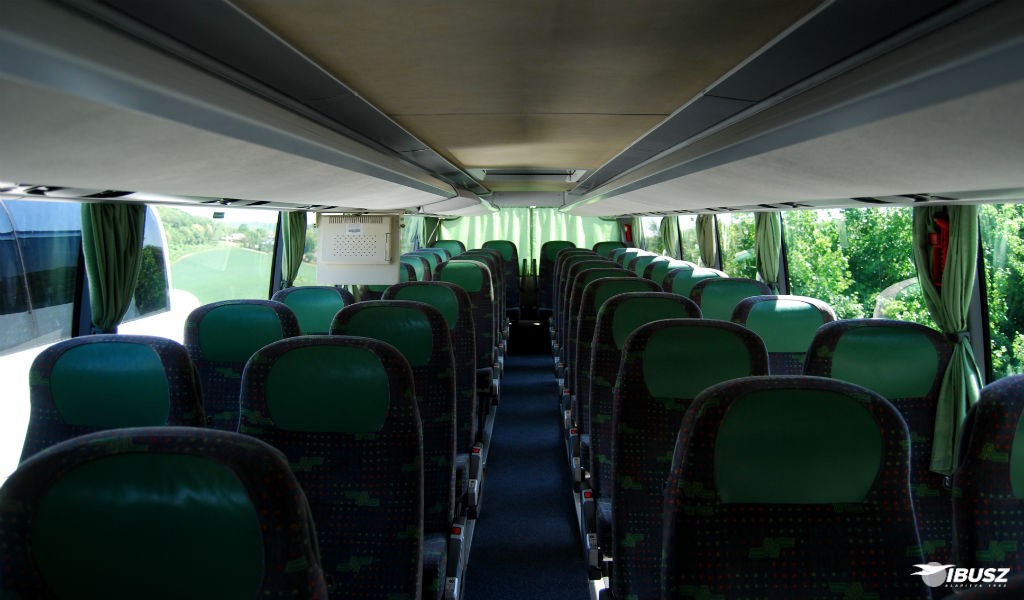 Az IBUSZ által szervezett Halkidiki expressz buszjárat járművein beépített képernyők találhatóak, amik az utasok tájékoztatására és szórakoztatására szolgálnak.