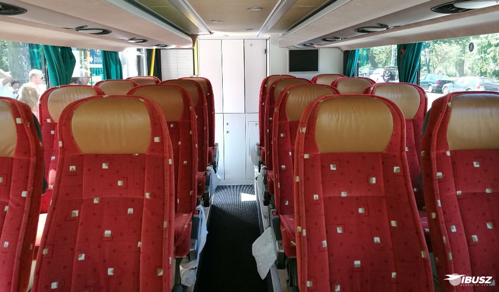 Az IBUSZ Utazási Irodák Kft. által szervezett Olymposz expressz busz járatain kényelmes üléseken élvezhetjük az utazás során látható csodálatos tájat.