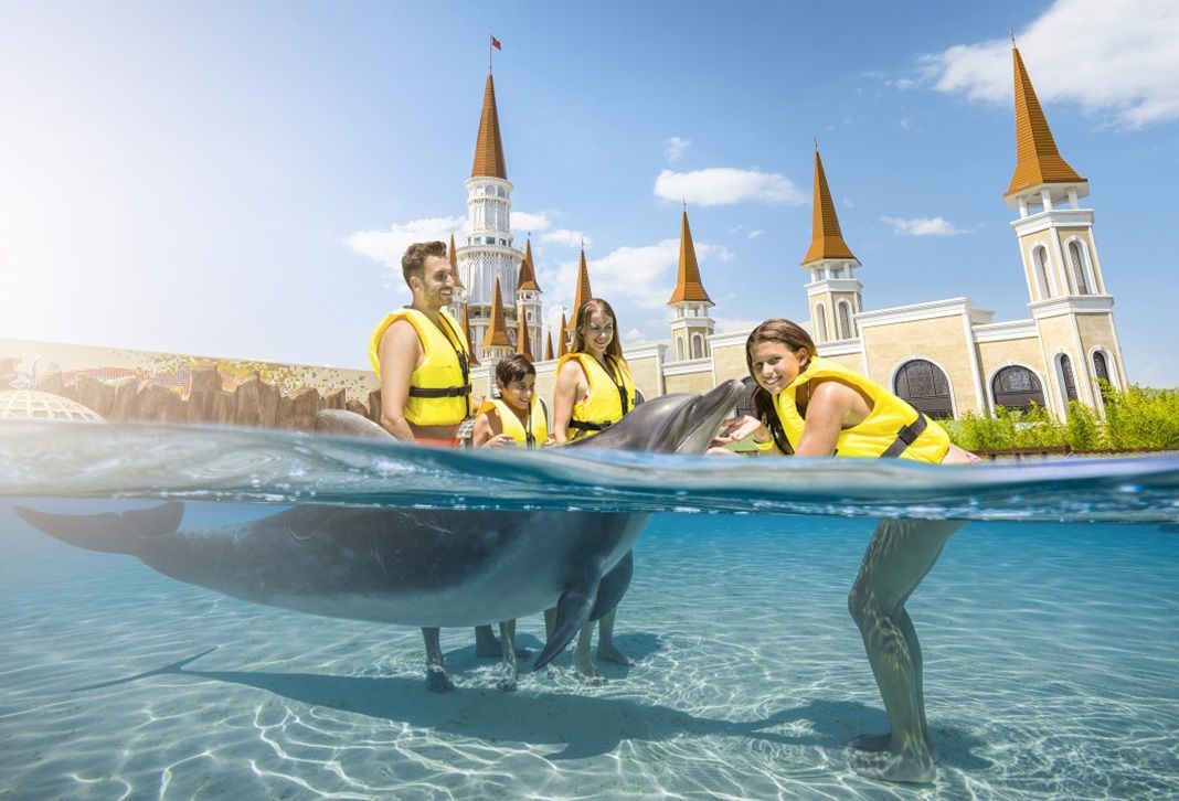 Az IBUSZ-szal eljuthatnak Törökország legcsodásabb családbarát szállodáiba. A The Land of Legends Kingdom egy eredetileg disneylandnek tervezett komplexum.