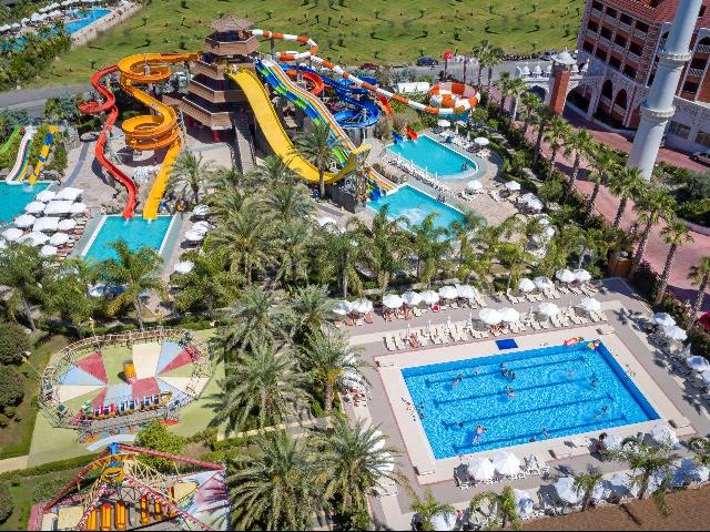 Az IBUSZ-szal eljuthatnak Törökország legcsodásabb családbarát szállodáiba. A Royal Dragon egy igazi csodapalota, mely mindenkinek tart egyedi meglepetéseket.